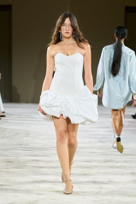 bubble-dress-trendy-wiosna-lato-2026-Costa S26 019