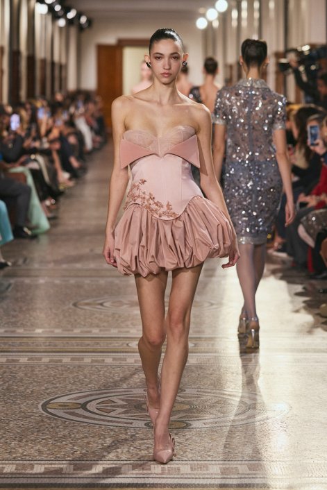 bubble-dress-trendy-wiosna-lato-2026-Hobeika PO S26 041