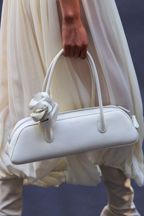 białe-torebki-trendy-wiosna-lato-2026-Butrym clp S26 030