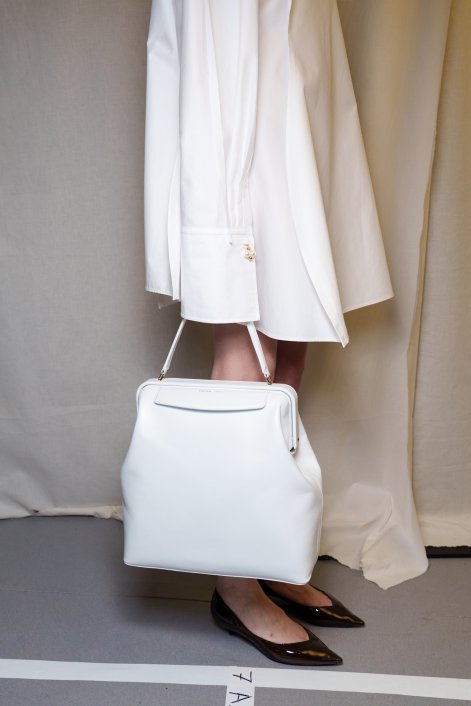 białe-torebki-trendy-wiosna-lato-2026-Carven bks S26 144