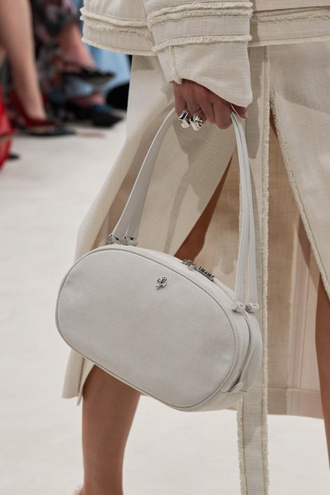białe-torebki-trendy-wiosna-lato-2026-Ferrari clp S26 109