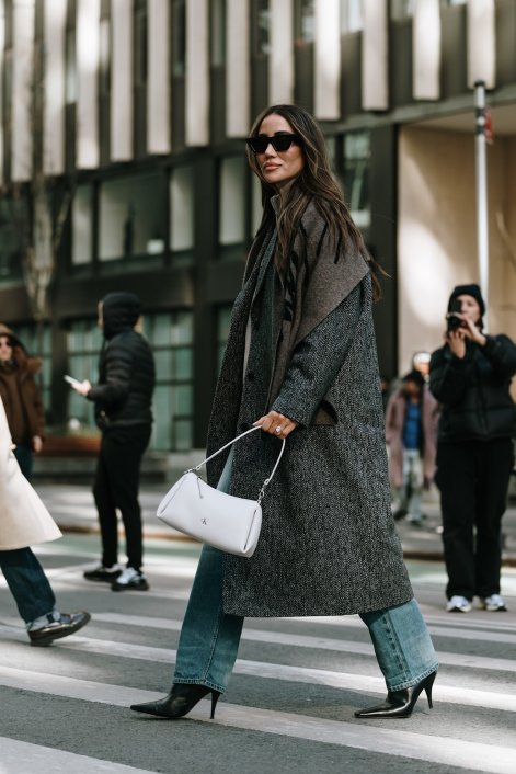 białe-torebki-trendy-wiosna-lato-2026-New York str F25 0382