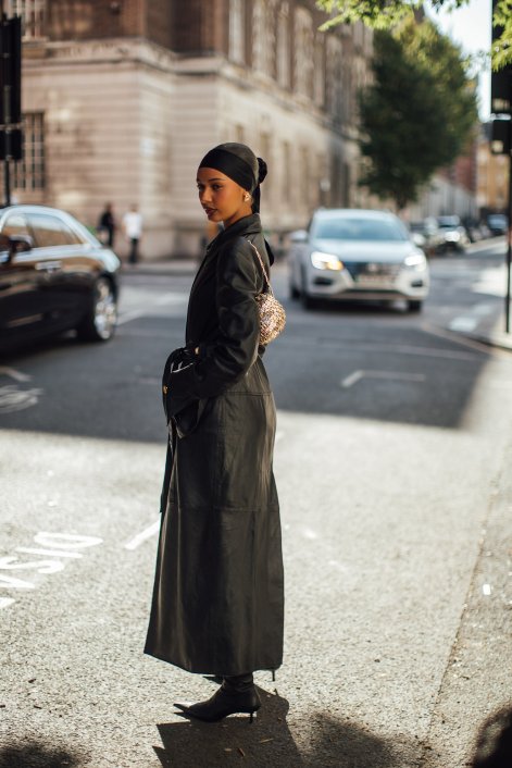 maxi-płaszcze-trendy-wiosna-lato-2026-London str S26 0243