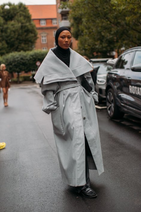 maxi-płaszcze-trendy-wiosna-lato-2026-maxi-płaszcze-trendy-wiosna-lato-2026-Copenhagen str S26 0012