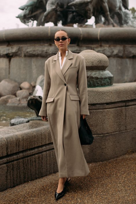 maxi-płaszcze-trendy-wiosna-lato-2026-maxi-płaszcze-trendy-wiosna-lato-2026-Copenhagen str S26 0235