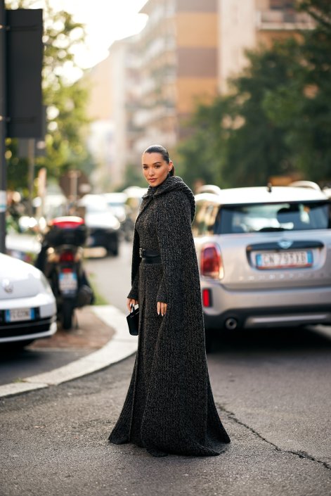 maxi-płaszcze-trendy-wiosna-lato-2026-Milano str S26 1189