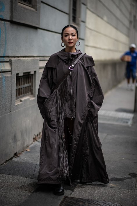 maxi-płaszcze-trendy-wiosna-lato-2026-Milano str S26 1862