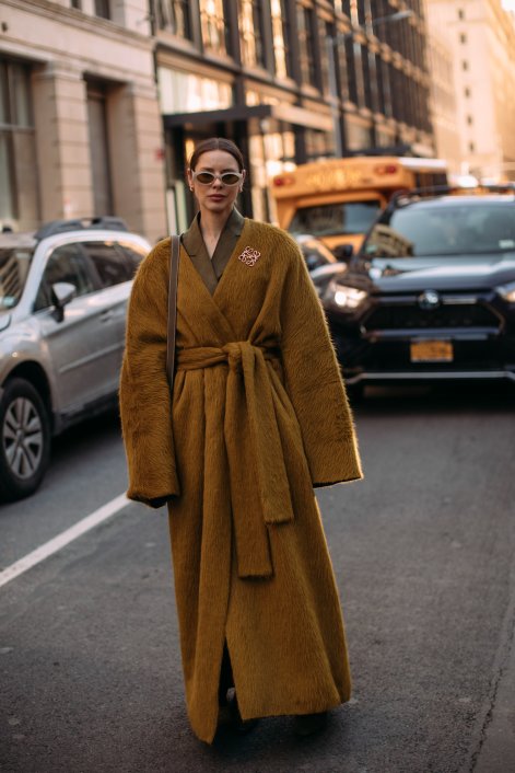 maxi-płaszcze-trendy-wiosna-lato-2026-New York str F25 0545