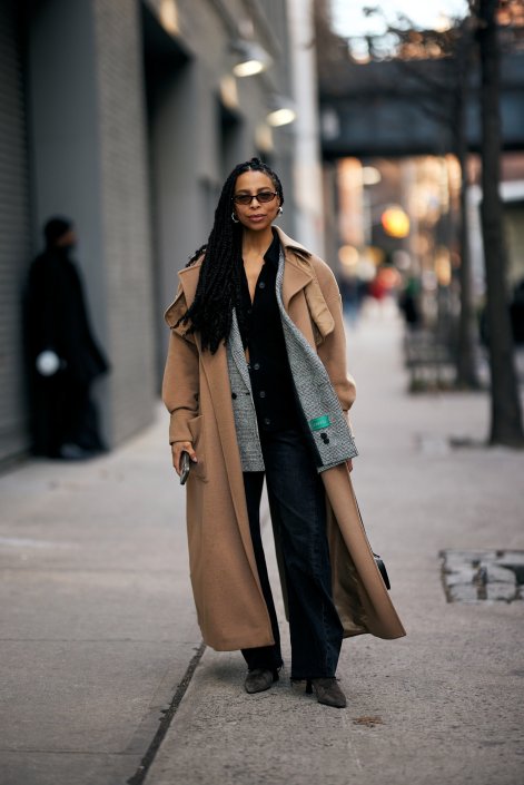 maxi-płaszcze-trendy-wiosna-lato-2026-New York str F25 0666