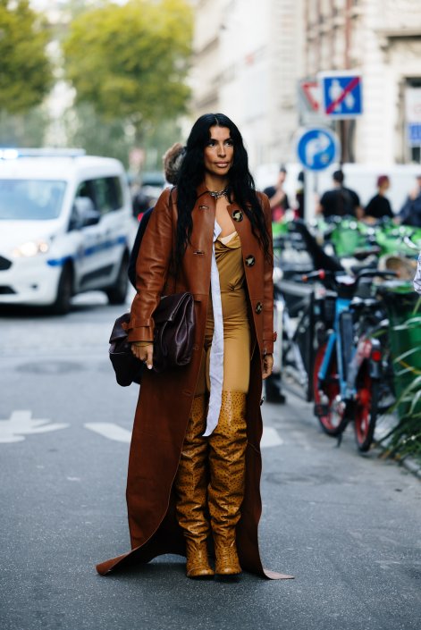 maxi-płaszcze-trendy-wiosna-lato-2026-Paris str S26 0647