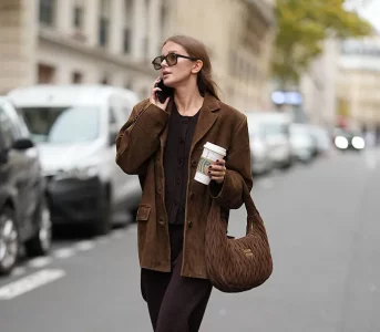 Jak zakończyć przedłużającą się rozmowę telefoniczną? 5 taktownych inbsp;niezawodnych sposobów