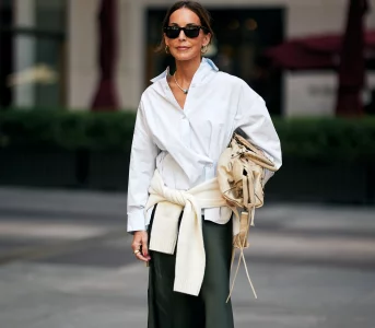 Sweter lub koszula wiązane wnbsp;talii. 24 stylizacje znbsp;twistem