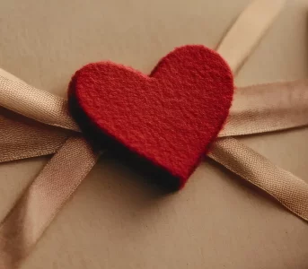 Pomysły nanbsp;walentynkowe prezenty dla Niej. Będą stylowym dodatkiem donbsp;słowa kocham