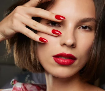 16 inspiracji nanbsp;elegancki, nowoczesny czerwony manicure