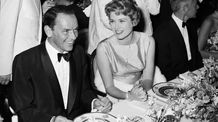 Tak sadzamy gości przy stole. 4 zasady, które ułatwią zadanie gospodarzom