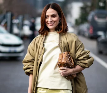 Sportowe kurtki wnbsp;eleganckiej wersji to sposób Skandynawek nanbsp;wiosenny casual. Efekt? Lekko inbsp;z klasą