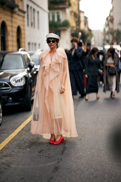 modne-nakrycia-głlowy-trendy-wiosna-lato-2026-Milano str S26 0186 (1)