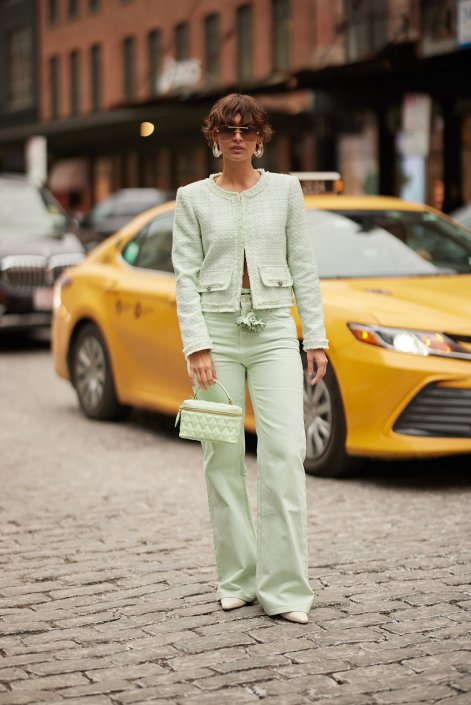 tweedowa-marynarka-modne-stylizacje-wiosna-lato-2026-New York str F25 1117