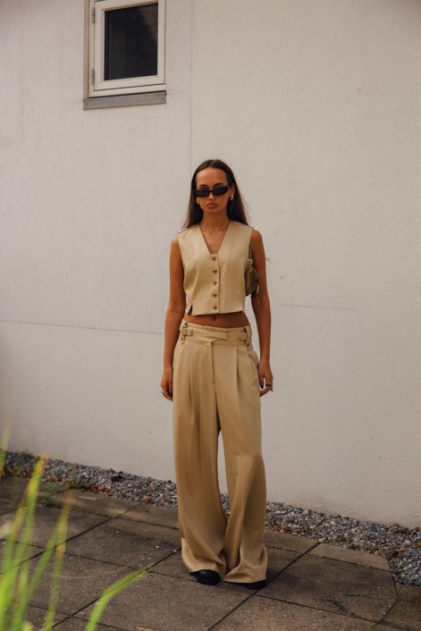 Midriff moment-stylizacje-wiosna-lato-2026-Copenhagen str S25 0216