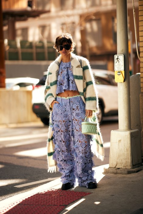 Midriff moment-stylizacje-wiosna-lato-2026-New York str F25 0612