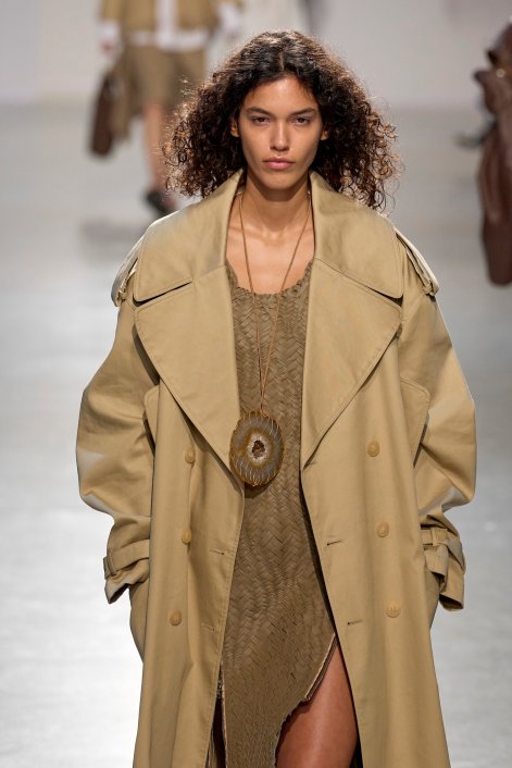 naszyjniki-na-rzemyku-trend-wiosna-lato-2026-Pasqualetti S26 015a