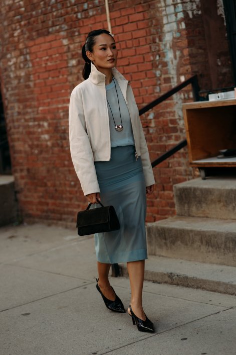 naszyjniki-na-rzemyku-trend-wiosna-lato-2026-New York str S26 1325