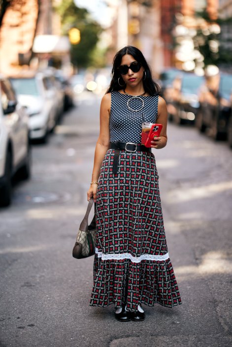 naszyjniki-na-rzemyku-trend-wiosna-lato-2026-New York str S26 1058