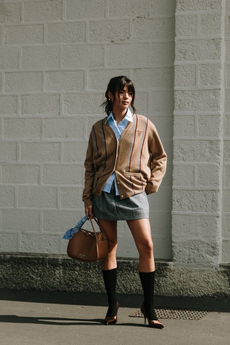 błękitna-koszula-na-wiosnę-lato-2026-stylizacje-Milano str S25 0940