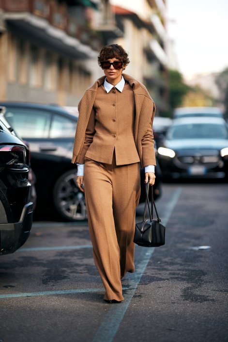 błękitna-koszula-na-wiosnę-lato-2026-stylizacje-Milano str S26 1180