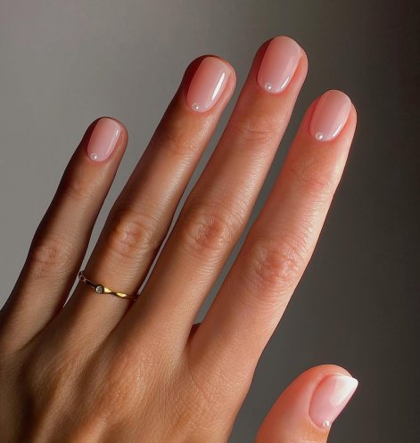 biżuteryjny-manicure-wiosna-lato-2026-inspiracje-16