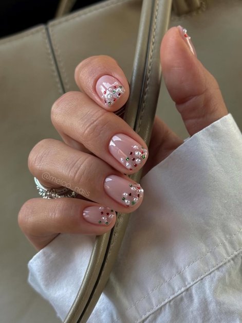 biżuteryjny-manicure-wiosna-lato-2026-inspiracje-4