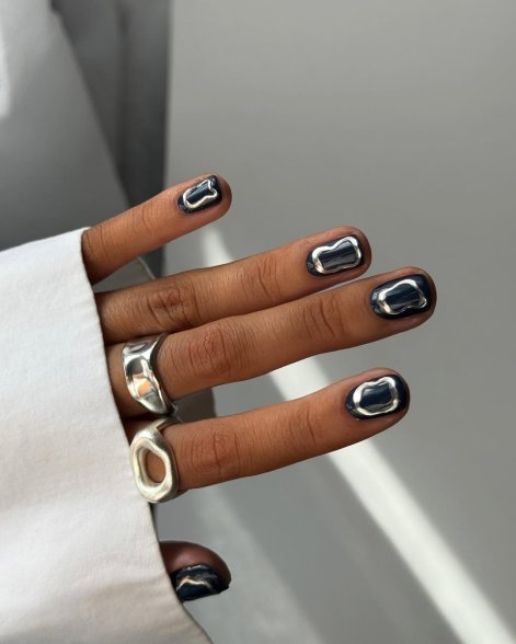 biżuteryjny-manicure-wiosna-lato-2026-inspiracje-6