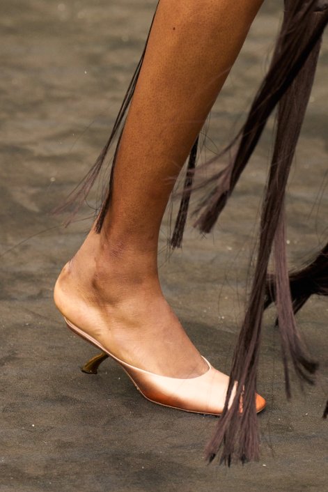 satynowe-buty-trend-wiosna-lato-2026-Ferragamo clp S26 158