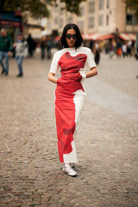 satynowe-buty-trend-wiosna-lato-2026-stylizacje-Paris str S26 1418