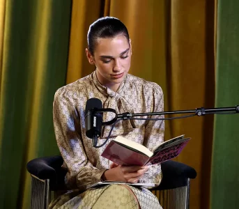 5 internetowych trendów, które kochają ludzie z&nbsp;klasą: od&nbsp;czytania książek po&nbsp;retro potańcówki