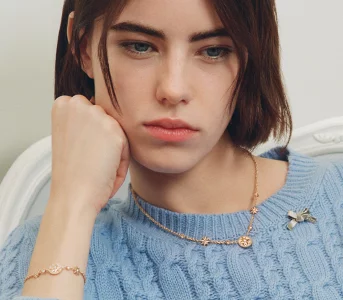 Historia ikonicznego francuskiego projektanta mody zaklęta wnbsp;kolekcji biżuterii. To osobiste talizmany