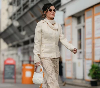 Spódnica znbsp;lat 90. detronizuje klasyczny model midi. 5 fasonów znbsp;wiosennych kolekcji