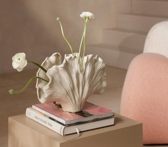 Kolory ziemi, botaniczne wzory i&nbsp;organiczne formy definiują wystrój wnętrz 2026