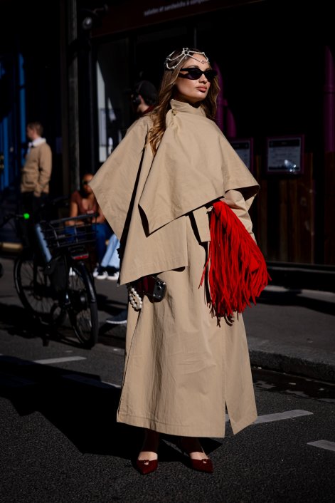 peleryna-trendy-wiosna-lato-2026-Paris str F26 0696