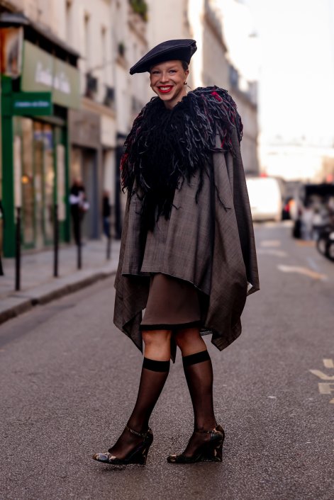 peleryna-trendy-wiosna-lato-2026-Paris str F26 0364