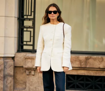 Flare to najbardziej niedoceniany model jeansów. Świetnie modeluje sylwetkę