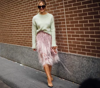 Te sandały nanbsp;obcasie były hitem lat 50. Wracają wnbsp;letnich kolekcjach