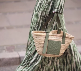 Co roku wracam donbsp;tego fasonu. 20 plecionych toreb idealnych nanbsp;lato