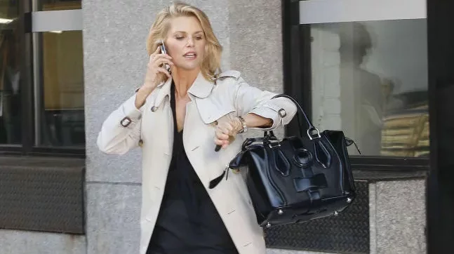 Kwadrans spóźnienia – czy dawne faux pas to już norma? Punktualność według zasad savoir-vivre