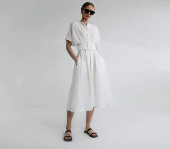 Lniane sukienki łączą letnią elegancję inbsp;komfort noszenia. Wybieramy modele znbsp;polską metką