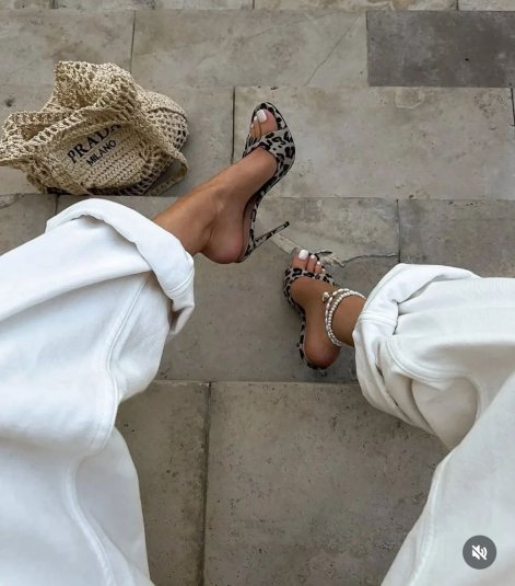 modny-pedicure-na-lato-2026-16