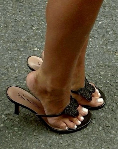 modny-pedicure-na-lato-2026-14