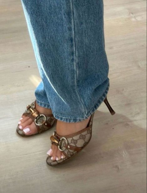 modny-pedicure-na-lato-2026-17