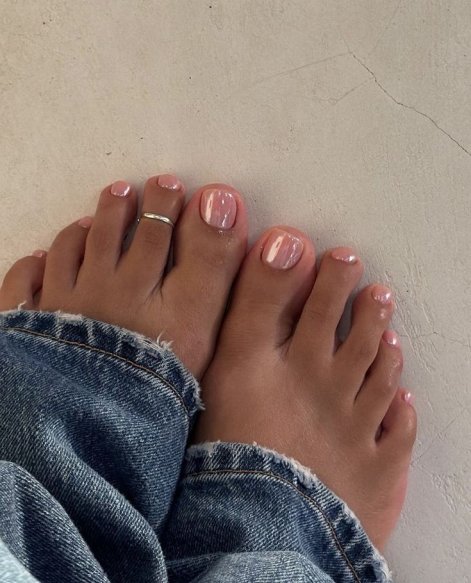 modny-pedicure-na-lato-2026-1
