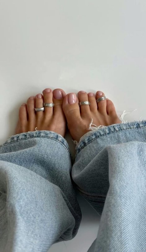 modny-pedicure-na-lato-2026-7